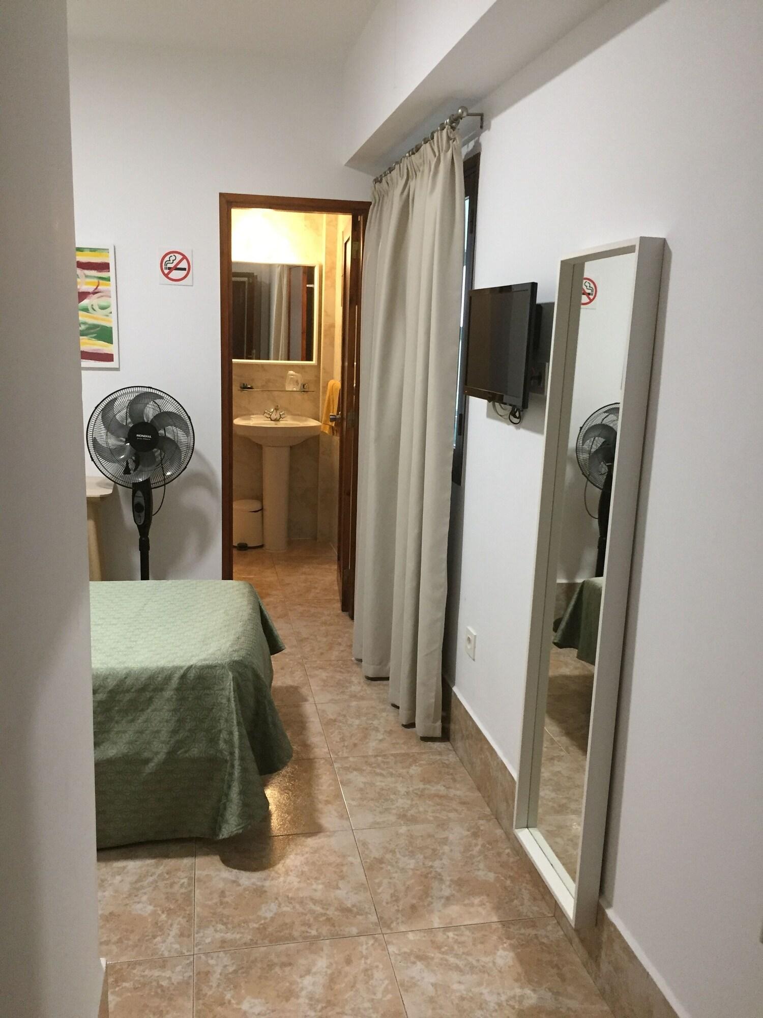Hostal Residencia Cardona Arrecife  Εξωτερικό φωτογραφία