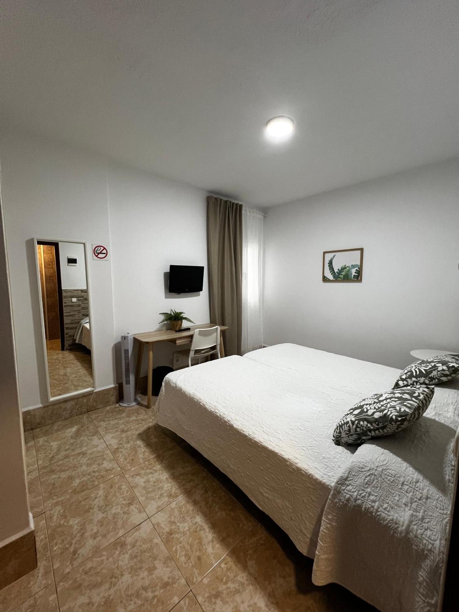 Hostal Residencia Cardona Arrecife  Εξωτερικό φωτογραφία