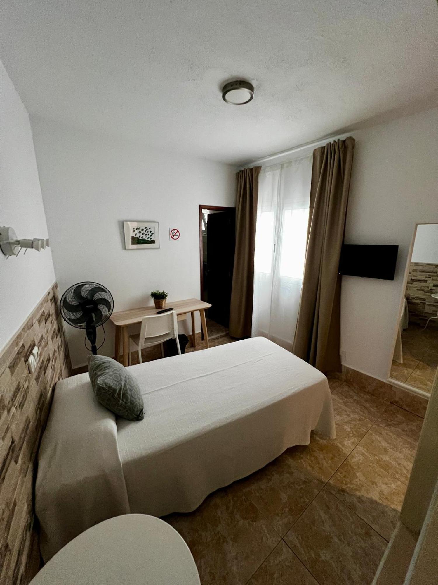 Hostal Residencia Cardona Arrecife  Εξωτερικό φωτογραφία