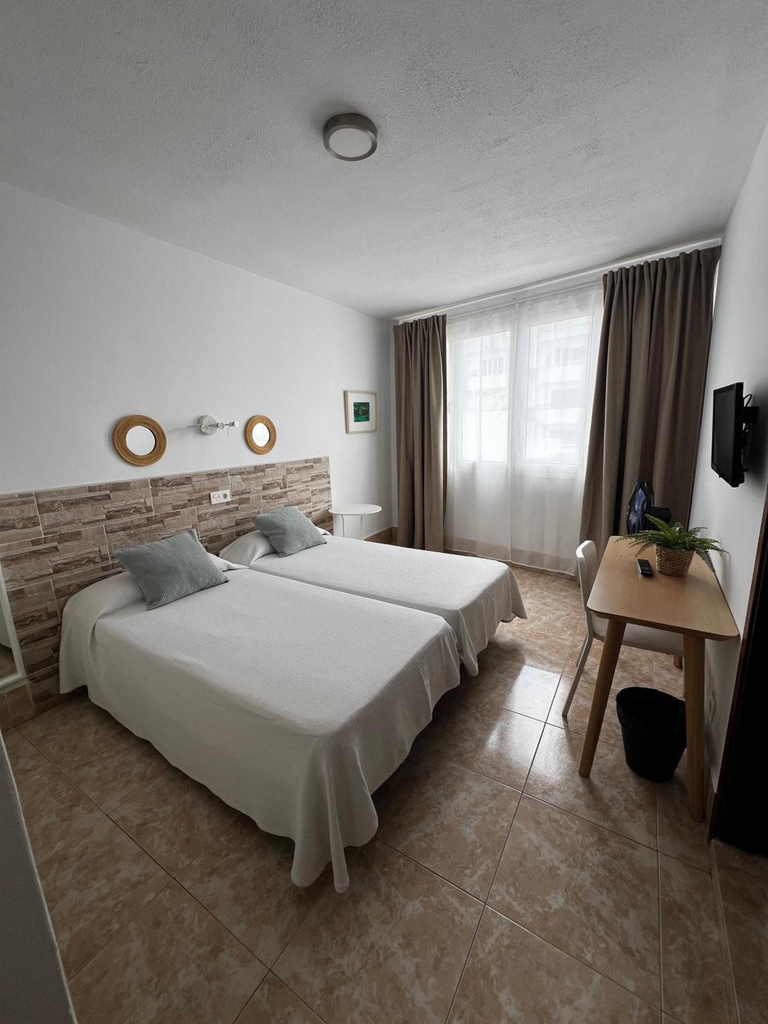 Hostal Residencia Cardona Arrecife  Εξωτερικό φωτογραφία